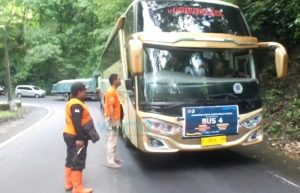 Viral Video Relawan Kebencanaan Berselisih dengan Sopir Bus, Diduga Terkait Kecelakaan di Jalur Gumitir