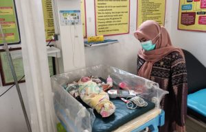 Bayi Baru Lahir Terbungkus Sarung Ditemukan di Depan Rumah Warga Jember