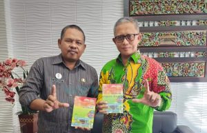 Buku Ayo Menabung, Kontribusi Nyata BPRS Bhakti Sumekar Untuk Kemajuan Pendidikan di Sumenep