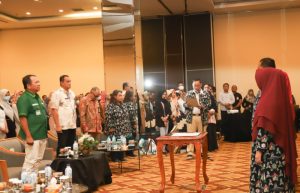 Hadiri Pelantikan IAI Jember, Bupati Hendy Beri Motivasi Para Apoteker