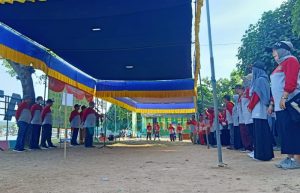 Hari Lingkungan Hidup Sedunia, BPRS Bhakti Sumekar Apresiasi Aksi Pungut Sampah di Pantai Matahari Lobuk Sumenep