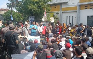 Ratusan Warga Curahnongko Pertanyakan Konflik Agraria Puluhan Tahun Tak Selesai di BPN Jember