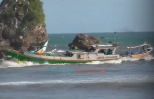 Dua Perahu Nelayan Tabrakan di Pelawangan Jember, Korban Warga Pasuruan