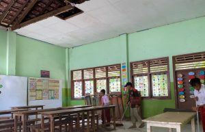 Hari Pertama Sekolah, Atap Ruang Kelas SDN di Jember Ambruk