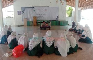 Mahasiswi Fakultas Tarbiyah IDIA Prenduan PPL di SMP Tahfidh