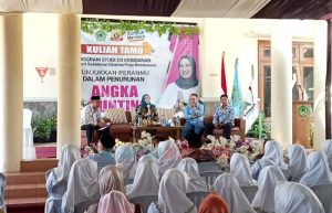 Tekan Angka Stunting, Anggota DPR RI Komisi lX Kunker Kuliah Tamu Bersama Akbid Bondowoso