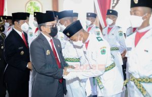 Kukuhkan Anggota Paskibraka, Bupati Pamekasan Minta Laksanakan Tugas dengan Baik