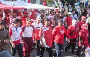Pemkab Sumenep Gelorakan Nasionalisme Lewat Kirab Bendera Merah Putih Sepanjang 78 Meter