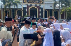 Anies-Muhaimin Berkunjung ke Ponpes Nuris Jember, Disambut Ribuan Santri