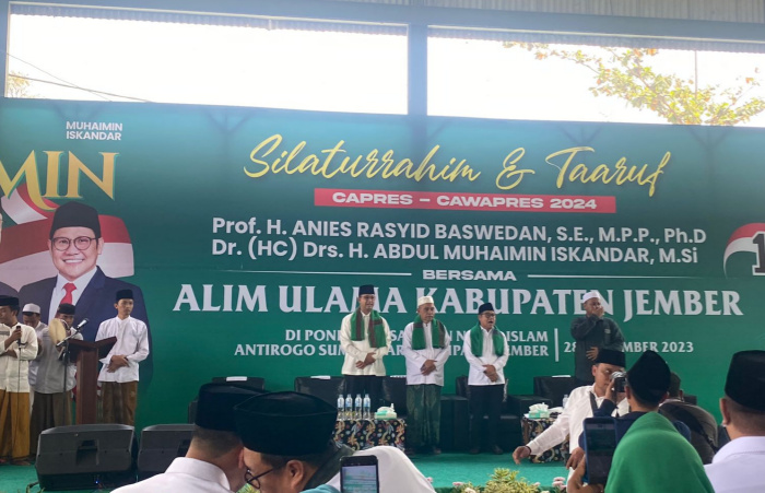 Caption: Pasangan Bakal Calon Presiden dan Calon Wakil Presiden Anies dan Cak Imin saat berkunjung di Ponpes Nuris, Antirogo, Kecamatan Sumbersari, Jember.