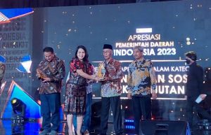 Pemkab Bondowoso Terima Penghargaan APDI B-Universe 2023