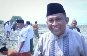 DLH Sumenep Apresiasi Aksi Warga NU Menanam di Pantai Matahari Lobuk