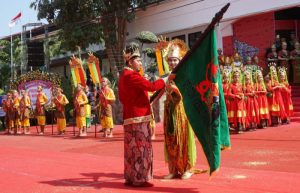 Hari Jadi Sumenep ke-754, Pawai Kereta Kencana Meriahkan Prosesi Pelantikan Arya Wiraraja di Kota Tua Kalianget