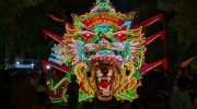 Foto: Penampilan peserta nomor urut 04 'K-Conk Madhure' dari Desa Lobuk, Kecamatan Bluto, Kabupaten Sumenep, dalam Festival Musik Tong-Tong Se-Madura, yang digelar Pemkab Sumenep bekerjasama dengan Forum Komunikasi Putera-puteri Purnawirawan dan Putera-Puteri TNI-Polri (FKPPI) Cabang 1327 Sumenep. Sabtu malam (14 Oktober 2023).