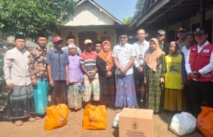 Puluhan KK Terdampak Bencana, Pemkab Bondowoso Serahkan Bantuan