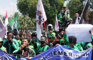 Ribuan Ojol Unjuk Rasa Depan Pemkab Jember dan Gedung DPRD, Minta Kesetaraan Tarif
