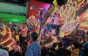 Spektakuler, Lautan Manusia Padati Sepanjang Jalan Rute Festival Musik Tong-tong se Madura di Sumenep