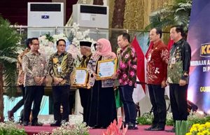 Bupati Jember Raih Penghargaan Desa Maju dan Mandiri Dari Gubernur Jatim