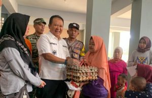 Optimis Tekan Angka Stunting, Bupati Jember Bagikan Telur Ayam Kepada 200 KK