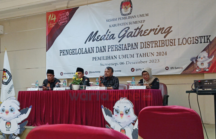Caption: Komisioner KPU Sumenep Rafiqi saat Media Gathering bersama puluhan wartawan, Rabu (6/12/2023).