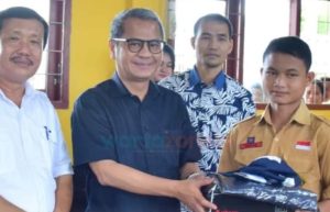 Tergolong Kemiskinan Ekstrim, Pelajar SD dan SMP di Nias Terima Bantuan Perlengkapan Sekolah