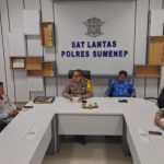 Foto: Satlantas Polres Sumenep melakukan rapat koordinasi bersama Disperkimhub dan pihak Kelurahan Banselok, di Mapolres Sumenep guna mencegah aksi balap liar. Kamis (18 Januari 2024).