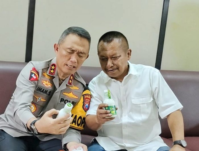 Foto: Ketua PWI Provinsi Jawa Timur, Lutfil Hakim (kanan) dalam sebuah kegiatan.