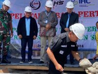 Caption: Peletakan batu pertama Pembangunan Rumah Sakit Harapan Sehat, di Kecamatan Mayang, Jember.