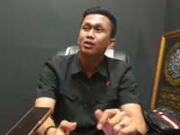 Caption: Kasat Reskrim Polres Jember, AKP Abid Uais Al-Qarni Aziz saat dikonfirmasi di Mapolres Jember.