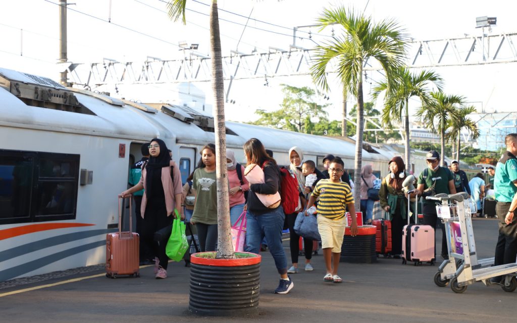 Tambah 10 Kereta Api Jarak Jauh, Bantu Calon Penumpang Untuk Transportasi Libur Isra’ Mi’raj dan Imlek