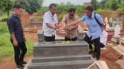 Foto: Pengurus PWI dan anggota saat ziarah makam wartawan senior sebagai rangkaian peringatan Hari Pers Nasional (HPN) 2024.