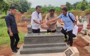 PWI Sumenep Ziarah Makam Wartawan Senior