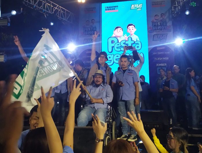 Foto: Relawan Pengusaha Nasional (Repnas) Jember, saat menggelar acara Pesta Gemoy, di jalan masuk GOR Kaliwates Jember, Jum'at (09/02/2024) malam.