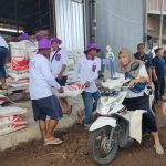 Foto: Para petani di Jember saat antri untuk mendapatkan diskon pupuk nonsubsidi dari PT Pupuk Indonesia.
