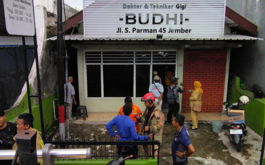 Kebakaran Klinik Dokter Gigi di Jember, Damkar Datang Setelah Api Padam