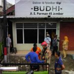 Foto: Kebakaran yang terjadi di Tempat Praktek Dokter Gigi "BUDHI", di Jalan S. Parman, Kecamatan Sumbersari, Jember.