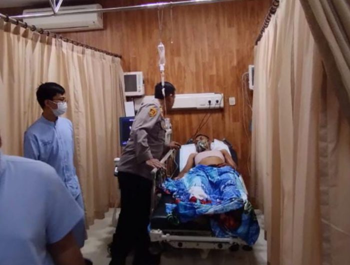 Foto: Korban pembacokan di depan Cafe Rolas, Jalan Gajahmada, Kecamatan Kaliwates, Kabupaten Jember, Jawa Timur. Selasa (13/02/2024) dini hari.
