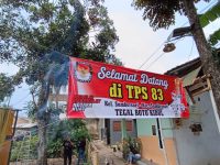 Foto: TPS 83 Kelurahan Sumbersari, Kecamatan Sumbersari, Lingkungan Tegal Boto Kidul, Jember, berlokasi di tempat pembuangan sampah sementara dan makam.