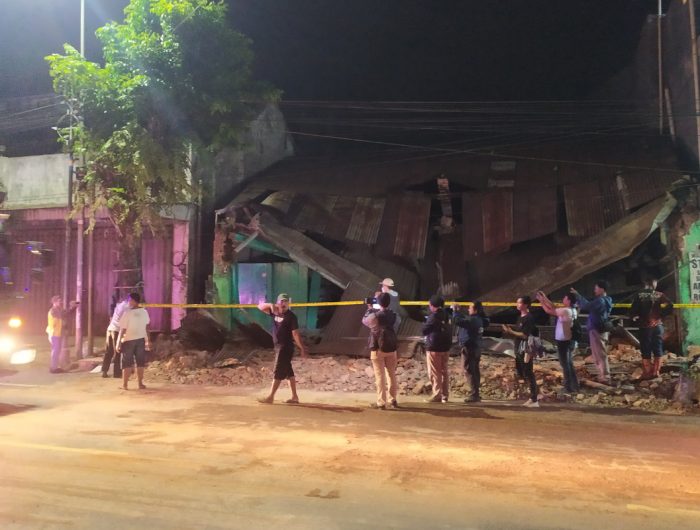 Foto: Kondisi bangunan rumah dan bengkel ambruk di Jalan Gajahmada RT 001 RW 020, Dusun Krajan, Desa Rambupuji, Kecamatan Rambupuji, Jember.
