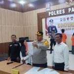 Foto: Pasangan suami istri dan penadah motor pelaku pencurian motor saat dihadirkan di Gedung Bhayangkara Polres Pamekasan, Madura, Senin (26/2/2024).