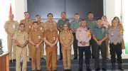 Foto: Bupati Nias, Kapolres Nias dan perwakilan Dandim 0213/Nias foto bersama usai melakukan penandatanganan NPHD dalam rangka Pilkada 2024.