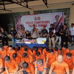 Foto: Kapolres Jember, AKBP Bayu Pratama Gubunagi saat menggelar press conference, Selasa (05/03/2024) siang.