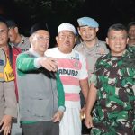 Foto: Pj Bupati Pamekasan Masrukin, turun langsung untuk memantau kondisi warga yang terdampak banjir di sejumlah daerah akibat kejadian pada Selasa malam, (12 Maret 2024).