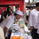 Foto: Sekda Edi Rasiyadi didampingi jajaran Forkopimda saat meninjau stan Bazar Takjil Ramadan di areal Taman Bunga, tepatnya di depan Makodim 0827/Sumenep, Kelurahan Pajagalan, Kecamatan Kota, Kabupaten Sumenep.