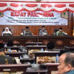 Foto: Ketua DPRD Sumenep, Abdul Hamid Ali Munir memimpin rapat paripurna Nota pengantar Laporan Keterangan Pertanggungjawaban (LKPJ) Bupati tahun 2023, di ruang Paripurna DPRD Sumenep.