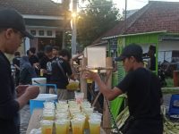 Foto: Sejumlah anak punk Jember saat mengikuti Buka Puasa Bersama dan Pengajian Akbar di Ponpes Al Ghofilin Jember.