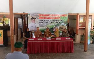 Pj Bupati Bondowoso Serahkan Bantuan Benih Padi Varietas Inpari 32