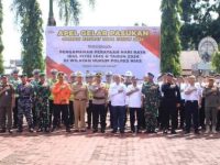 Foto: Kapolres Nias, Wakil Bupati Nias Utara dan perwakilan kepala daerah di wilayah hukum Polres Nias foto bersama usai pelaksanaan apel gelar pasukan.