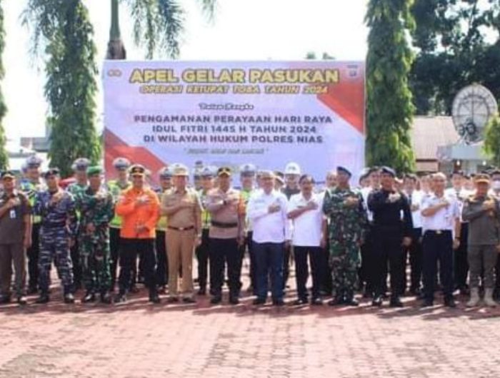 Foto: Kapolres Nias, Wakil Bupati Nias Utara dan perwakilan kepala daerah di wilayah hukum Polres Nias foto bersama usai pelaksanaan apel gelar pasukan.