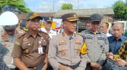 Foto: Kapolres Jember AKBP Bayu Pratama Gubunagi, usai Apel Siaga Operasi Ketupat 2024, di halaman Satpas Satlantas Polres Jember.